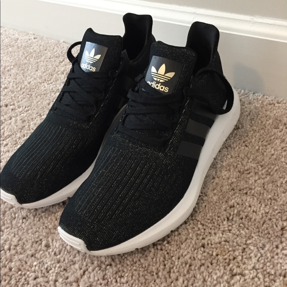 Adidas women’s size 9 swift runs
